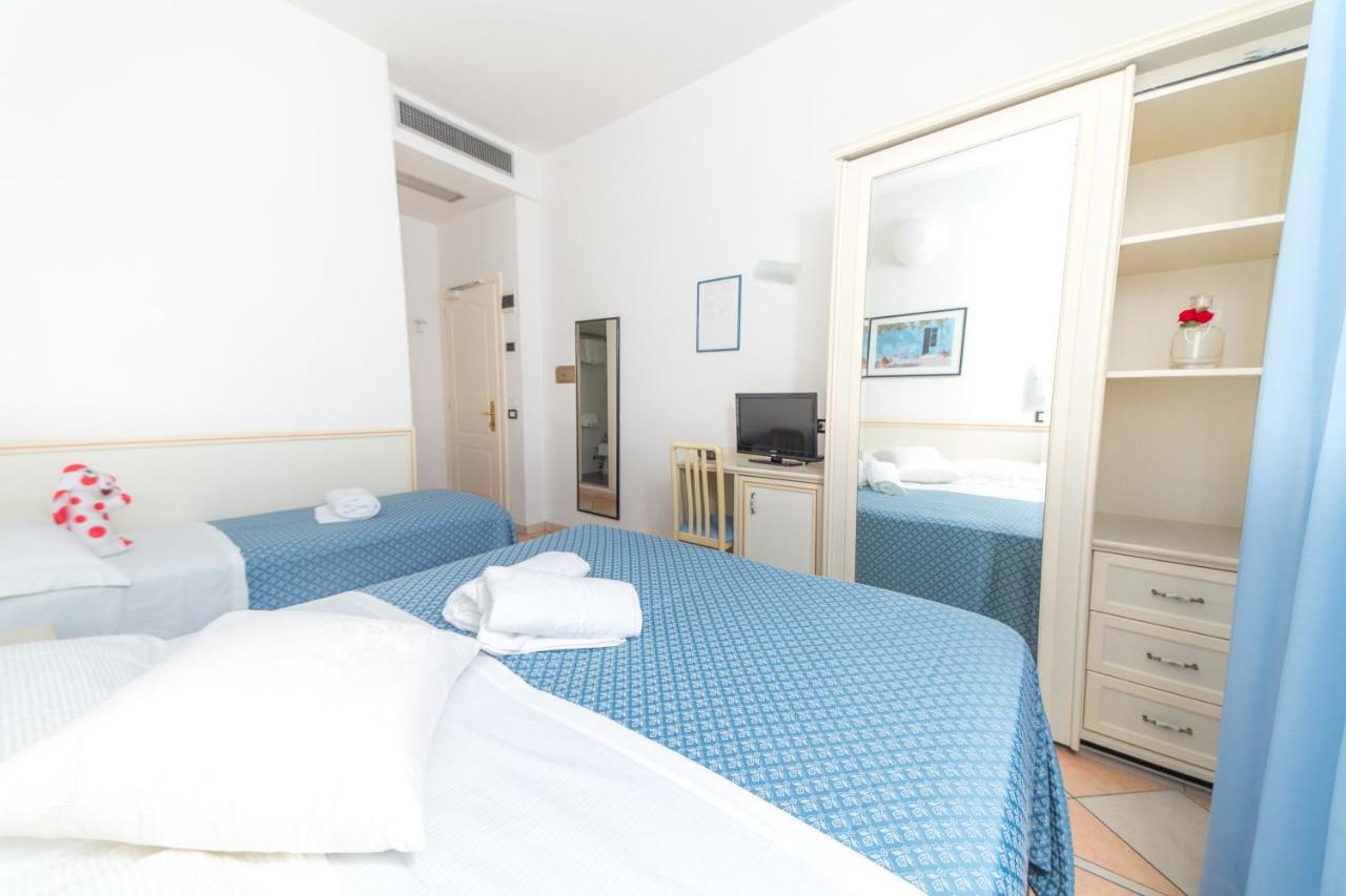 Hotel Elite Cattolica Bagian luar foto