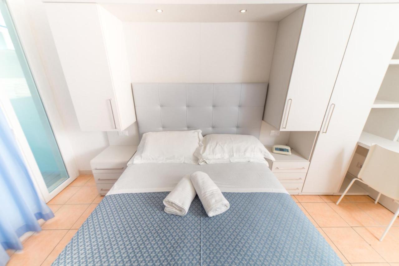 Hotel Elite Cattolica Bagian luar foto