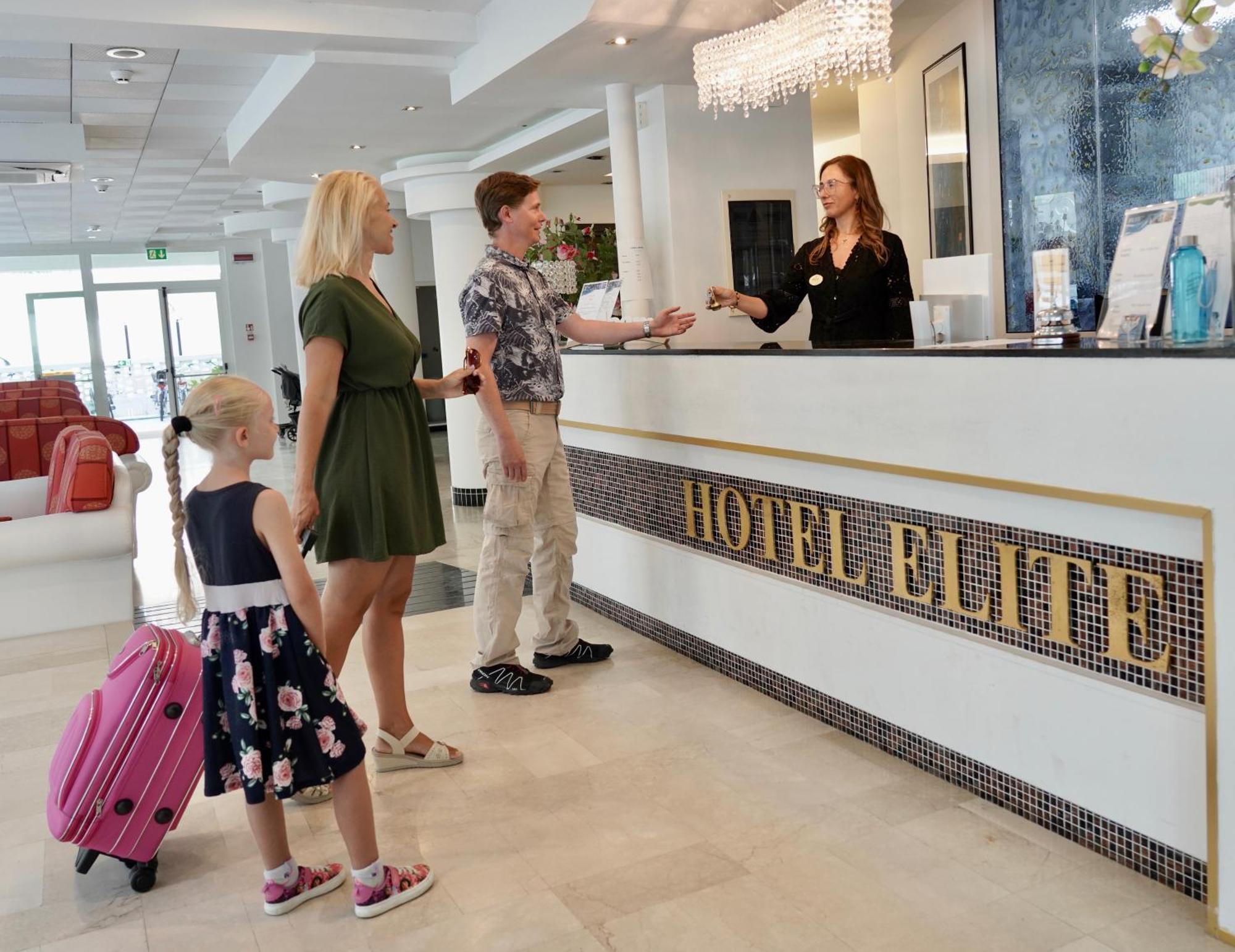 Hotel Elite Cattolica Bagian luar foto