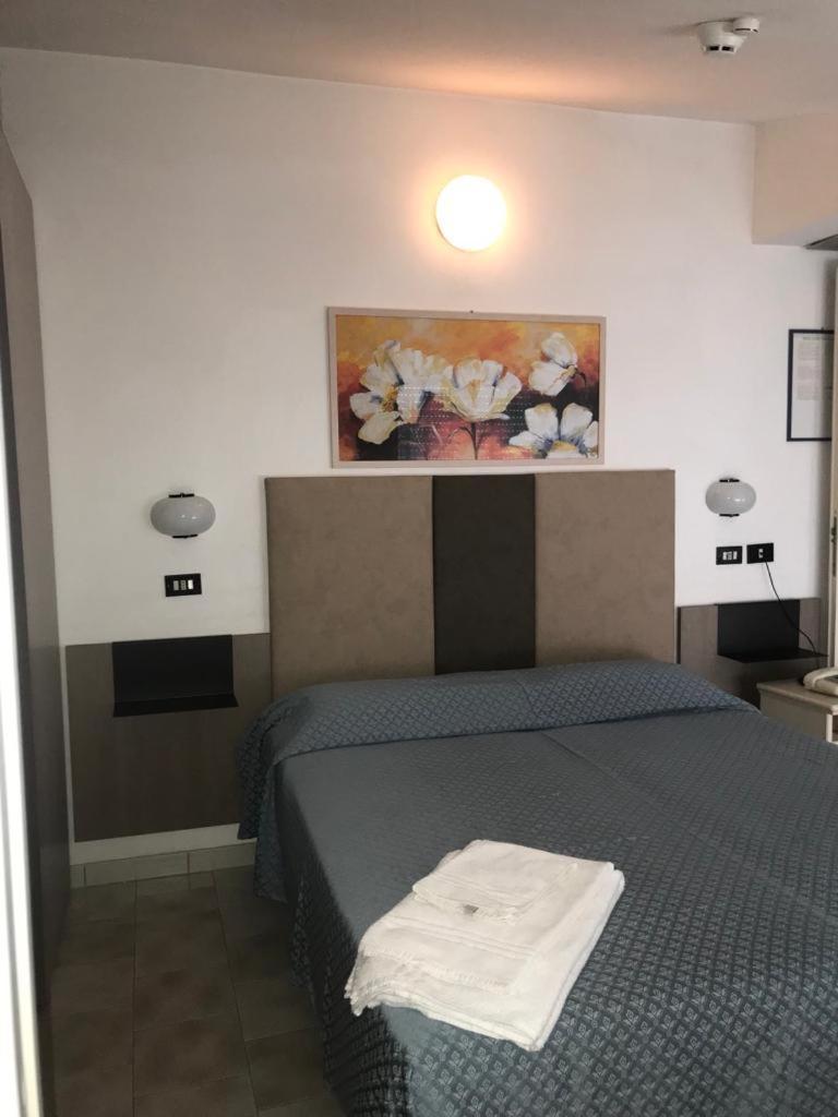 Hotel Elite Cattolica Bagian luar foto
