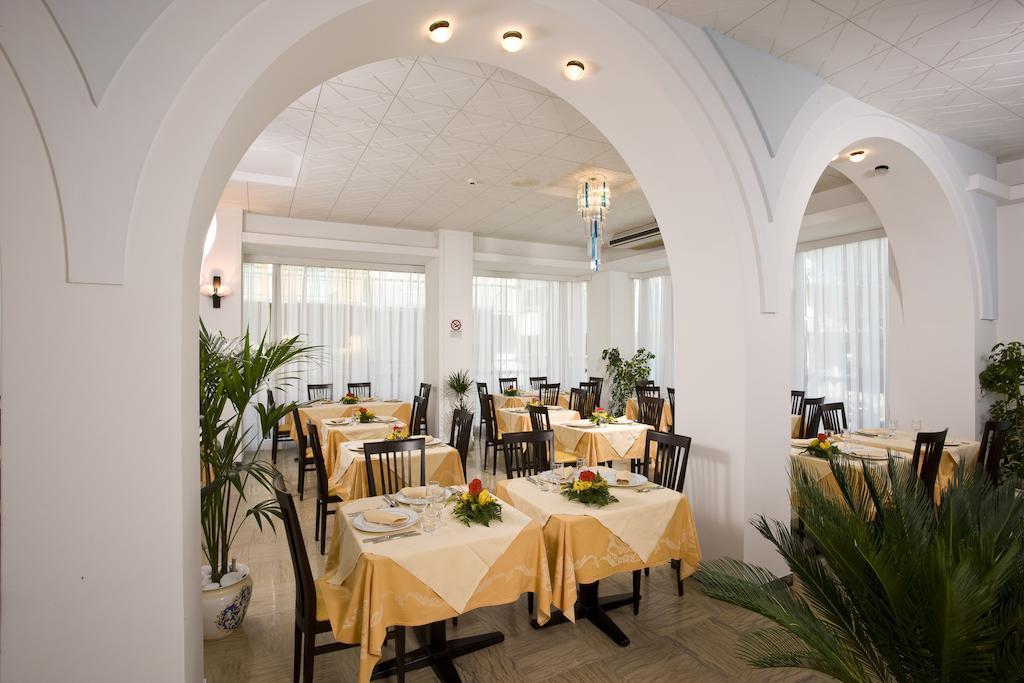 Hotel Elite Cattolica Bagian luar foto