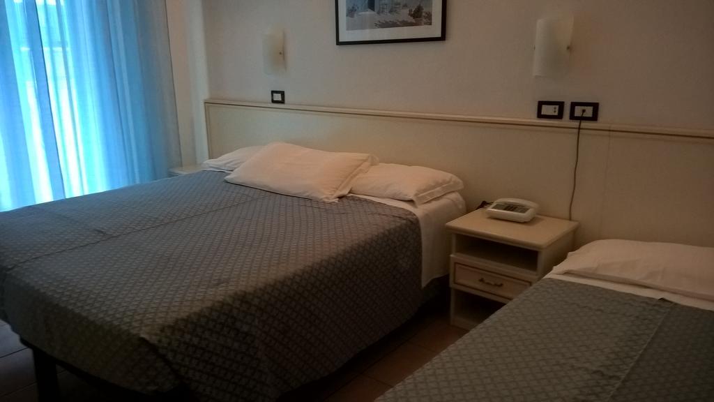 Hotel Elite Cattolica Bagian luar foto